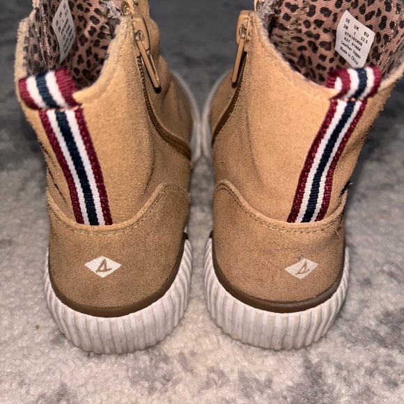 Sperry Girls boots size: 2m - Picture 2 of 5
